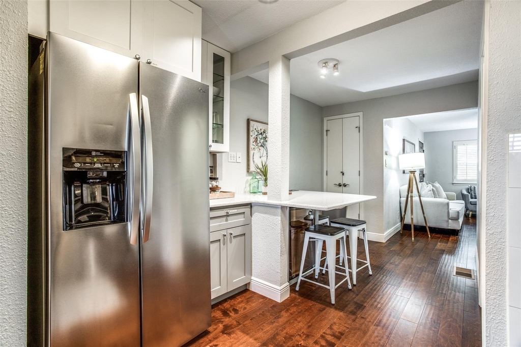 4403 Cole Avenue - Photo 7