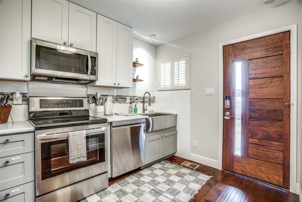 4403 Cole Avenue - Photo 6