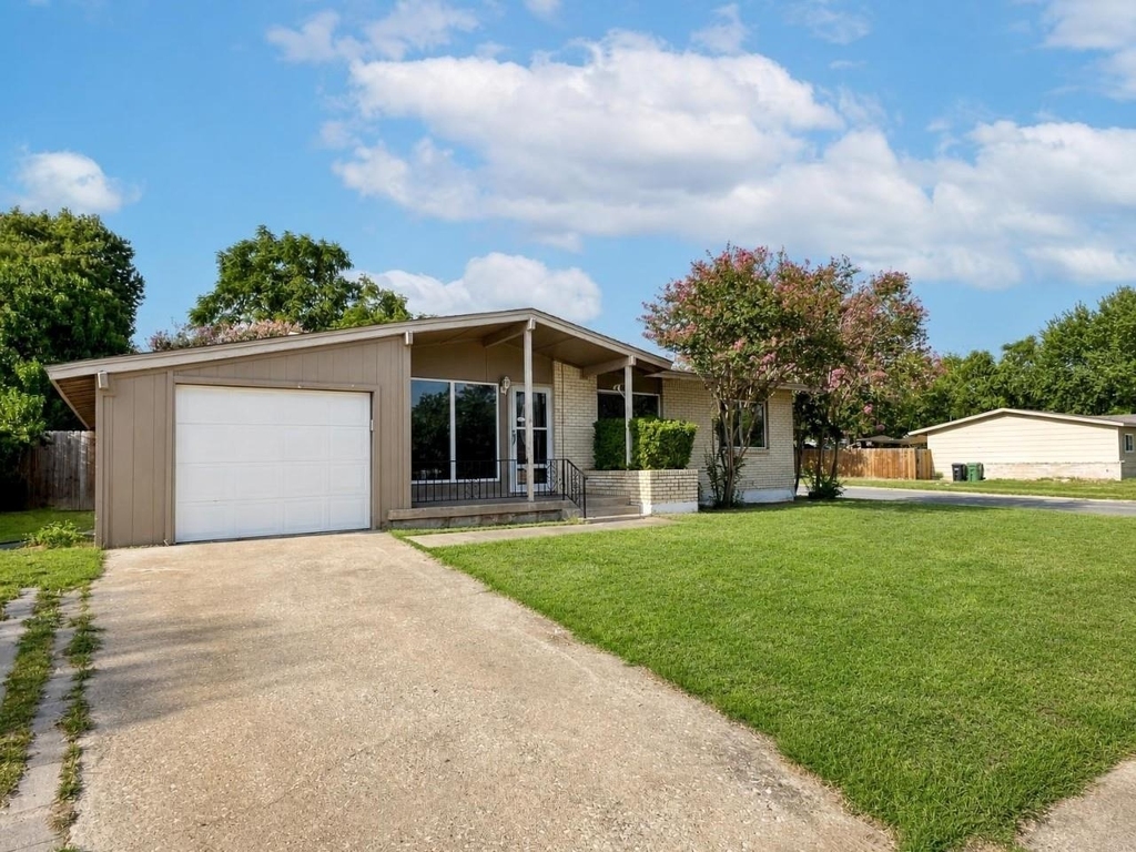 700 Pine Street - Photo 0