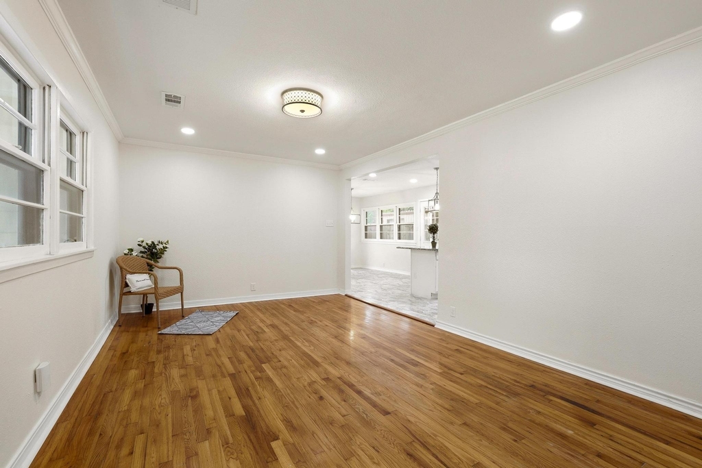2401 Sunset Street - Photo 4