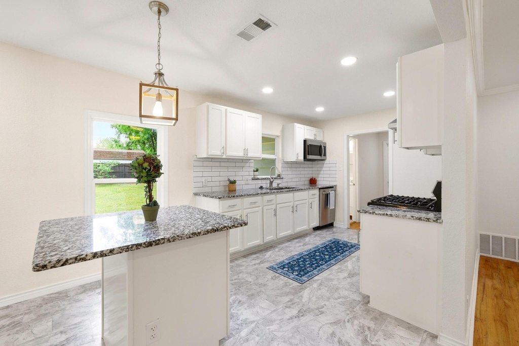 2401 Sunset Street - Photo 11