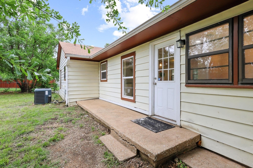 2401 Sunset Street - Photo 26
