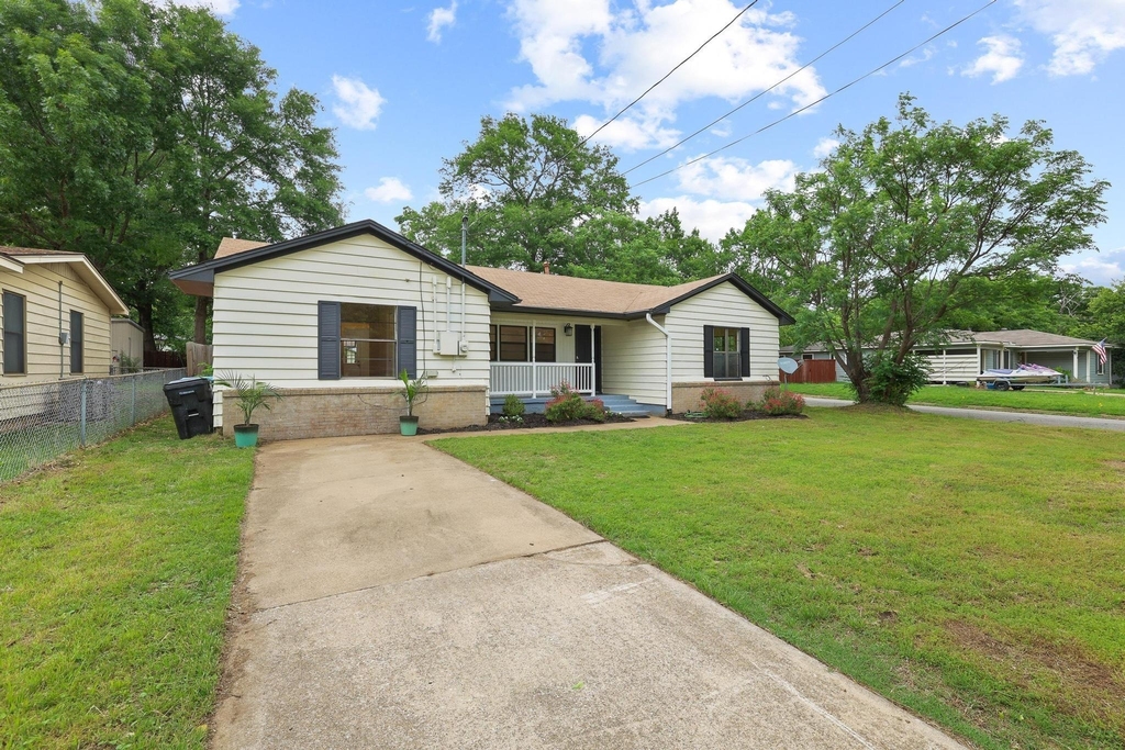 2401 Sunset Street - Photo 1