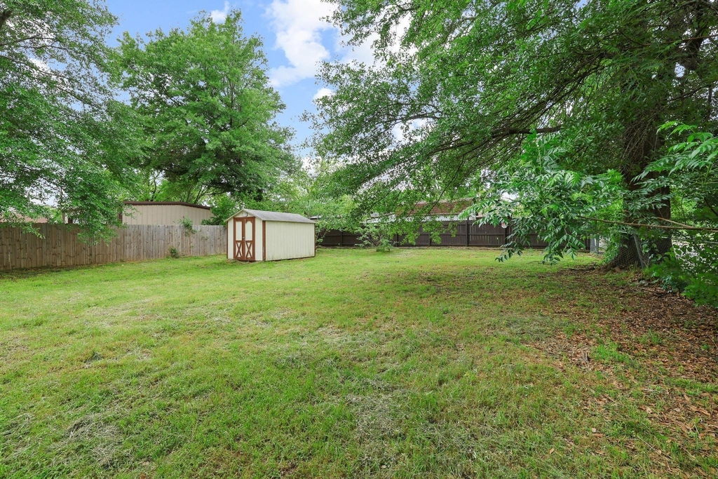 2401 Sunset Street - Photo 27