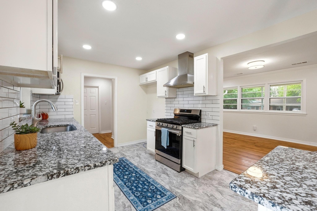2401 Sunset Street - Photo 12