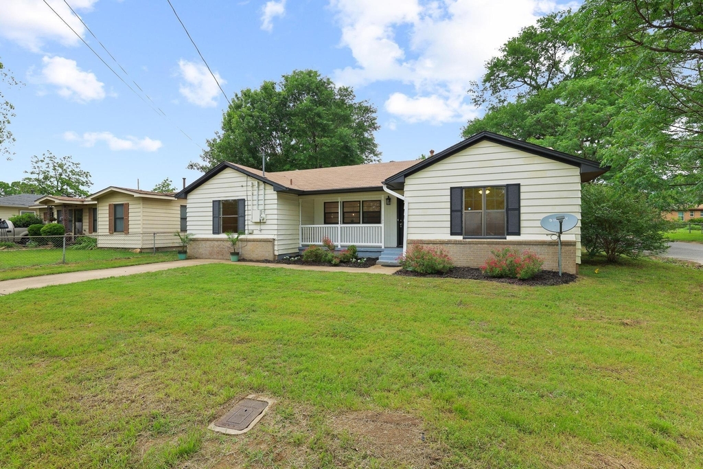 2401 Sunset Street - Photo 2