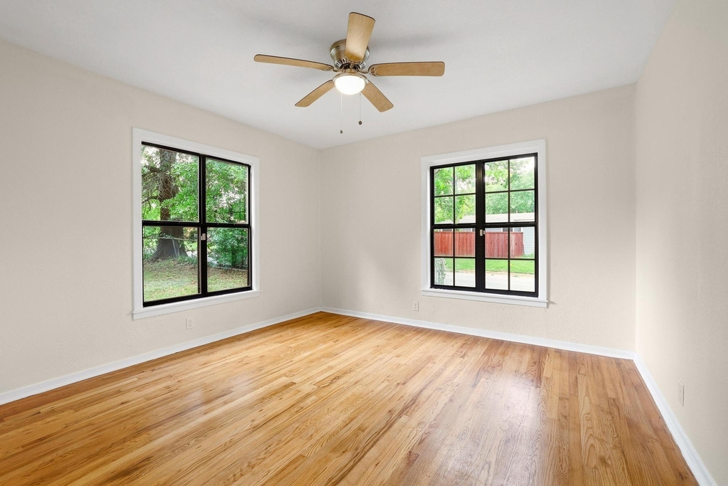 2401 Sunset Street - Photo 24
