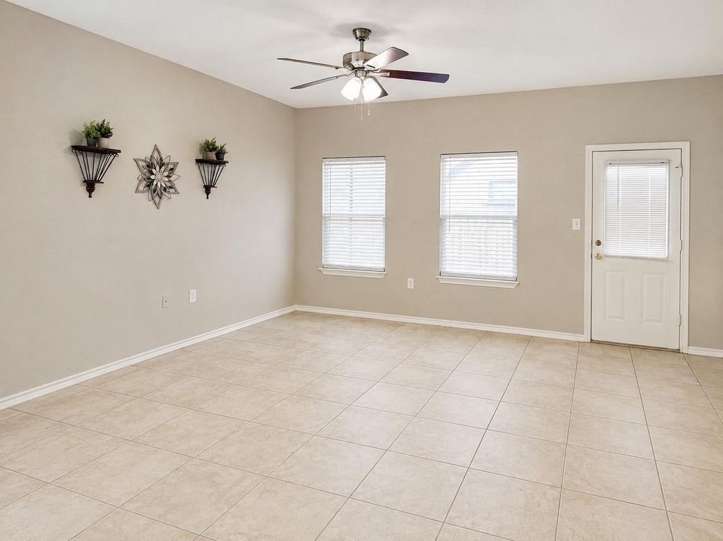 2021 Meadow Park Drive - Photo 7