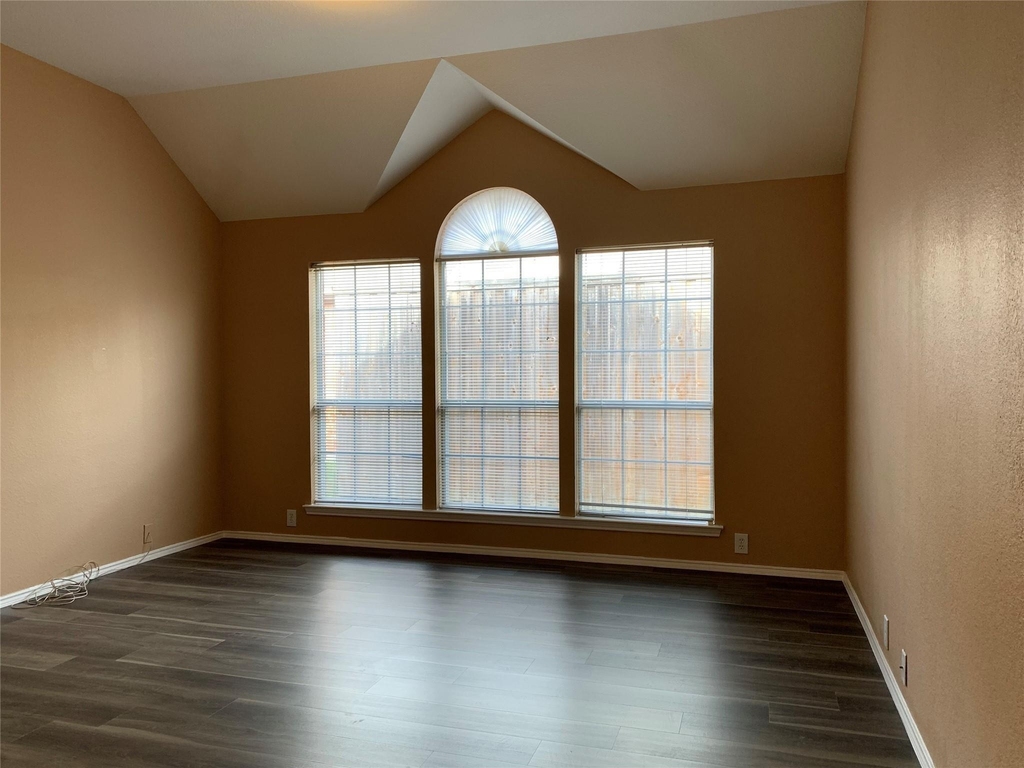 6705 Misty Hollow Drive - Photo 11