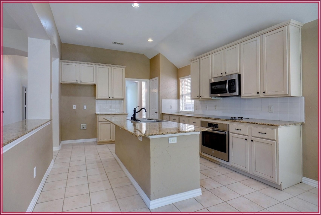 3917 Vernon Way - Photo 7