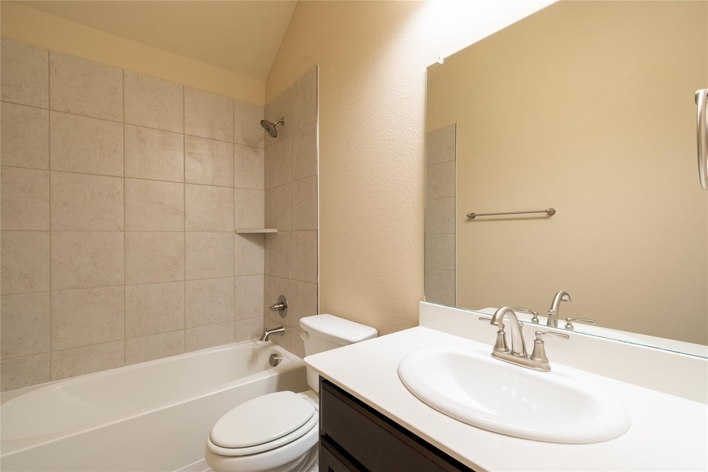 3014 Bobcat Drive - Photo 3