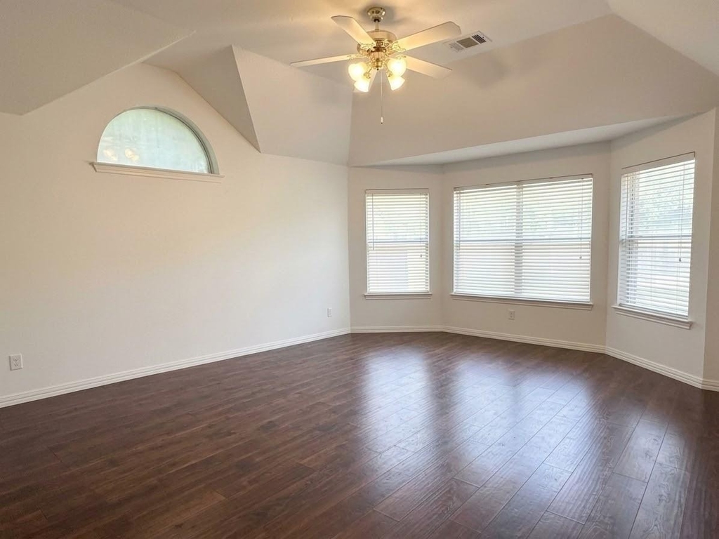 1911 Bridgewater Drive - Photo 9