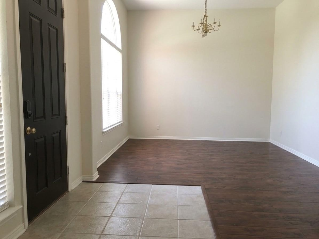 1911 Bridgewater Drive - Photo 1