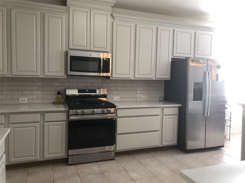 1911 Bridgewater Drive - Photo 6
