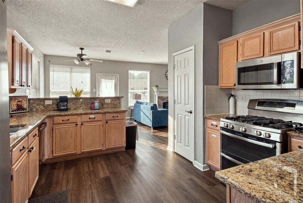 1424 Sunswept Terrace - Photo 9