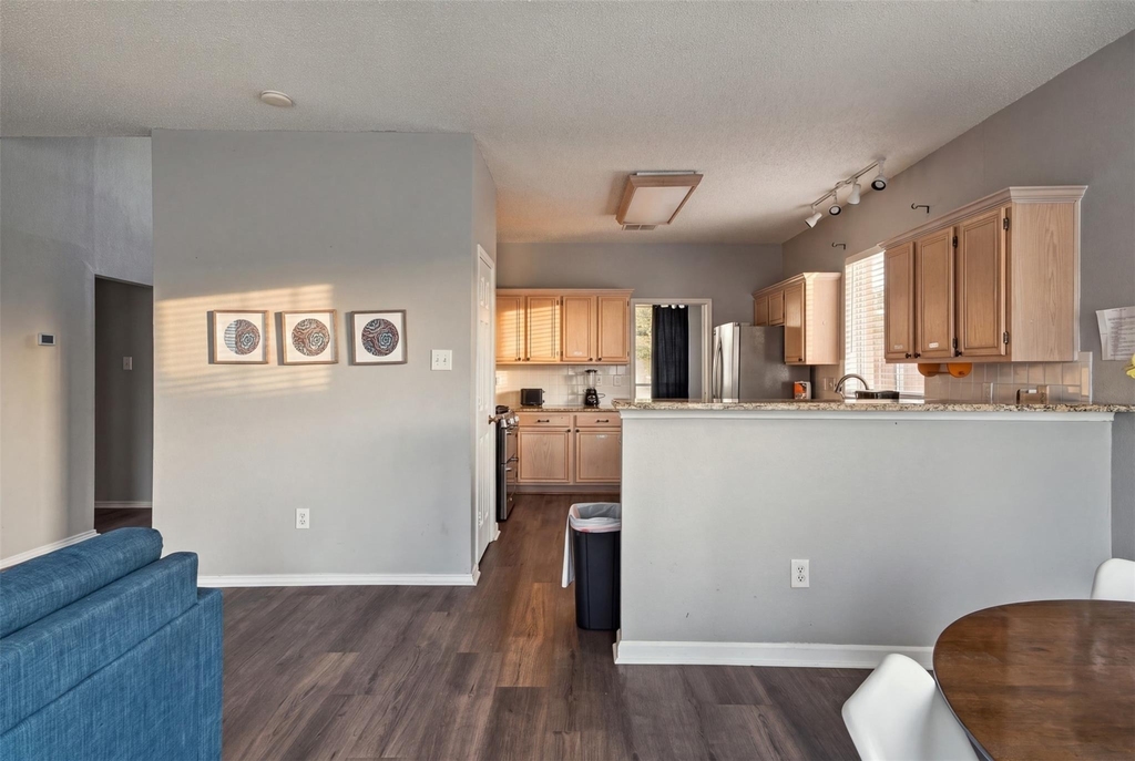 1424 Sunswept Terrace - Photo 11