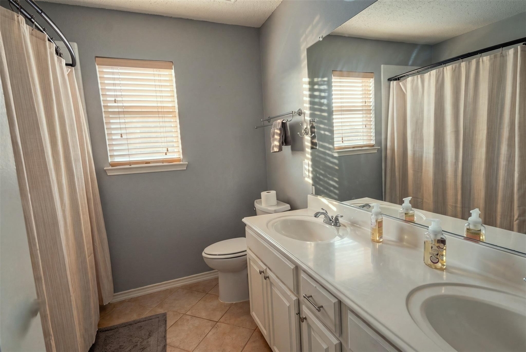 1424 Sunswept Terrace - Photo 18