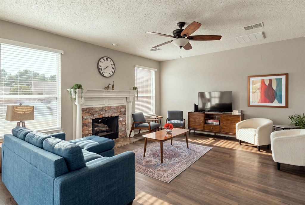 1424 Sunswept Terrace - Photo 5