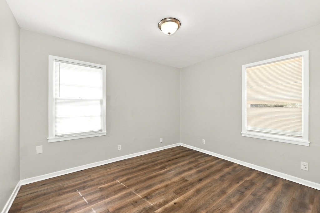 549 Lorna Street - Photo 12