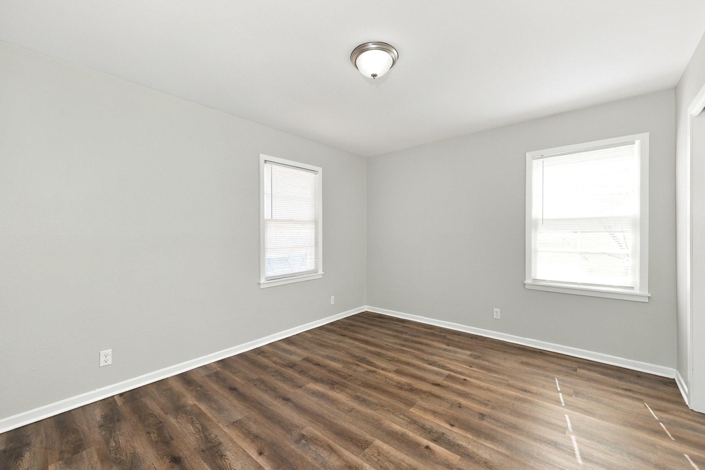 549 Lorna Street - Photo 11