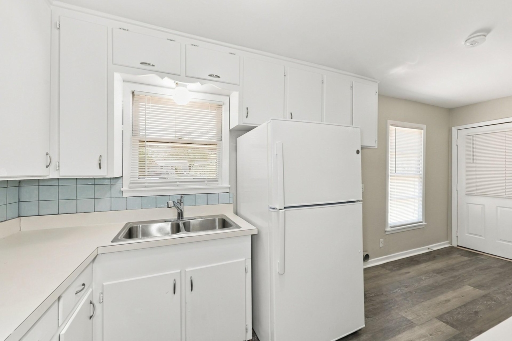 549 Lorna Street - Photo 9