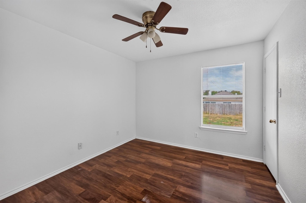 406 Oxford Loop - Photo 10