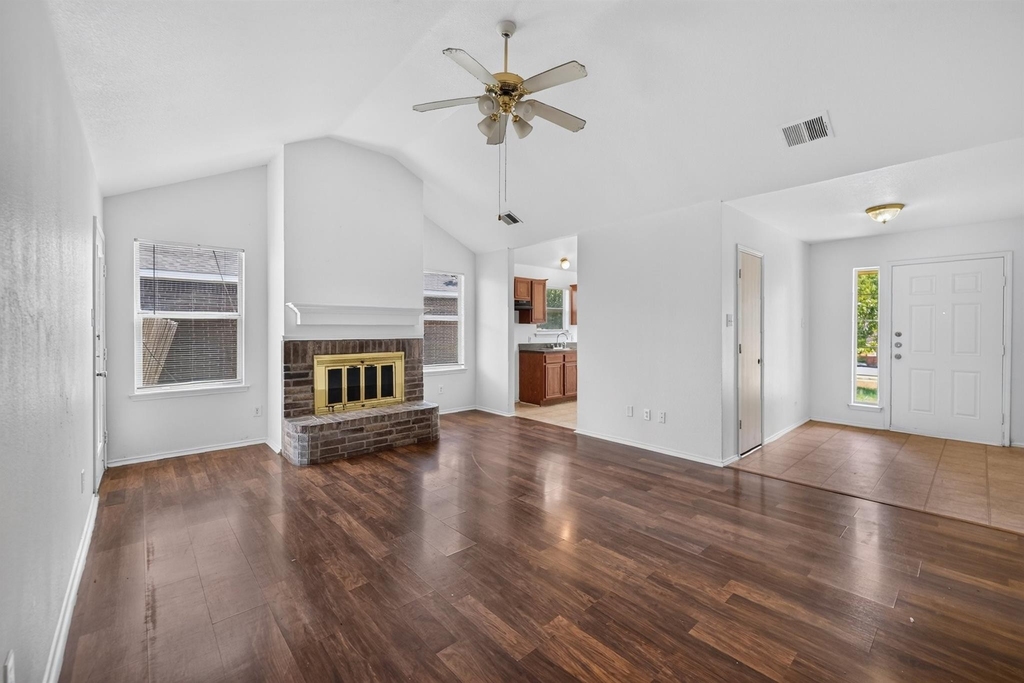 406 Oxford Loop - Photo 2