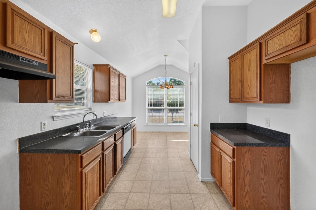406 Oxford Loop - Photo 5