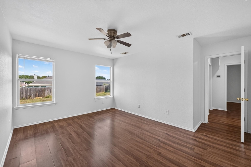 406 Oxford Loop - Photo 8