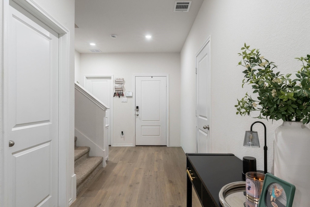 884 Jett Drive - Photo 3