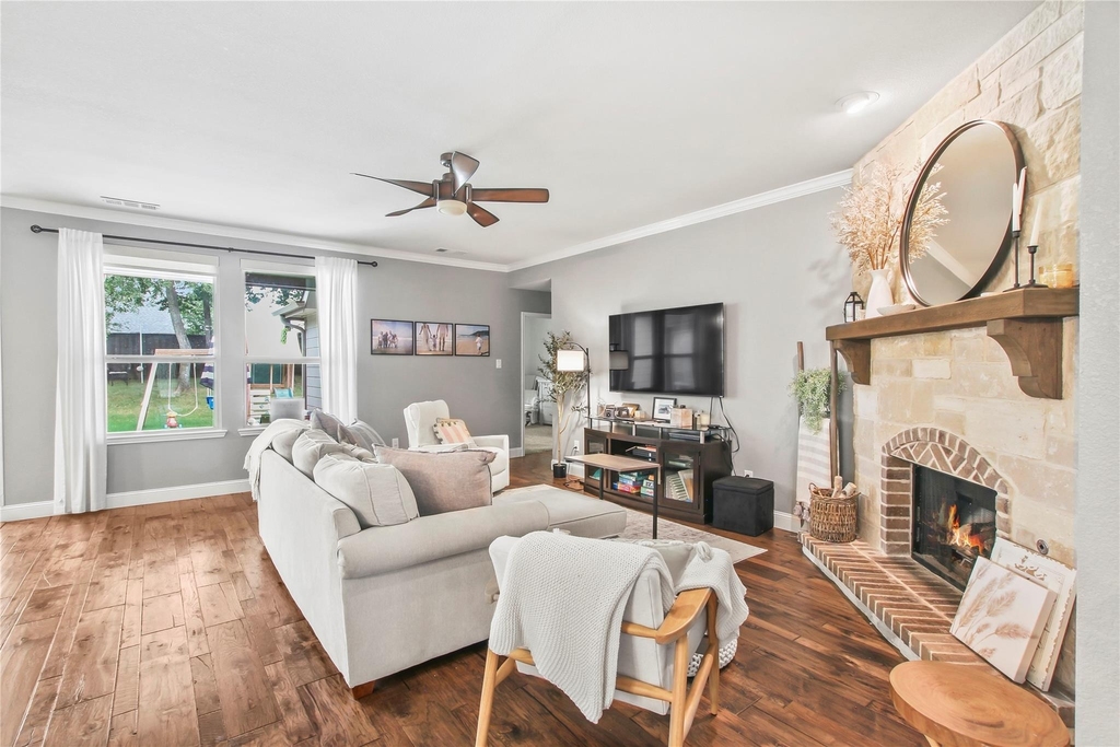 913 Freesia Drive - Photo 0