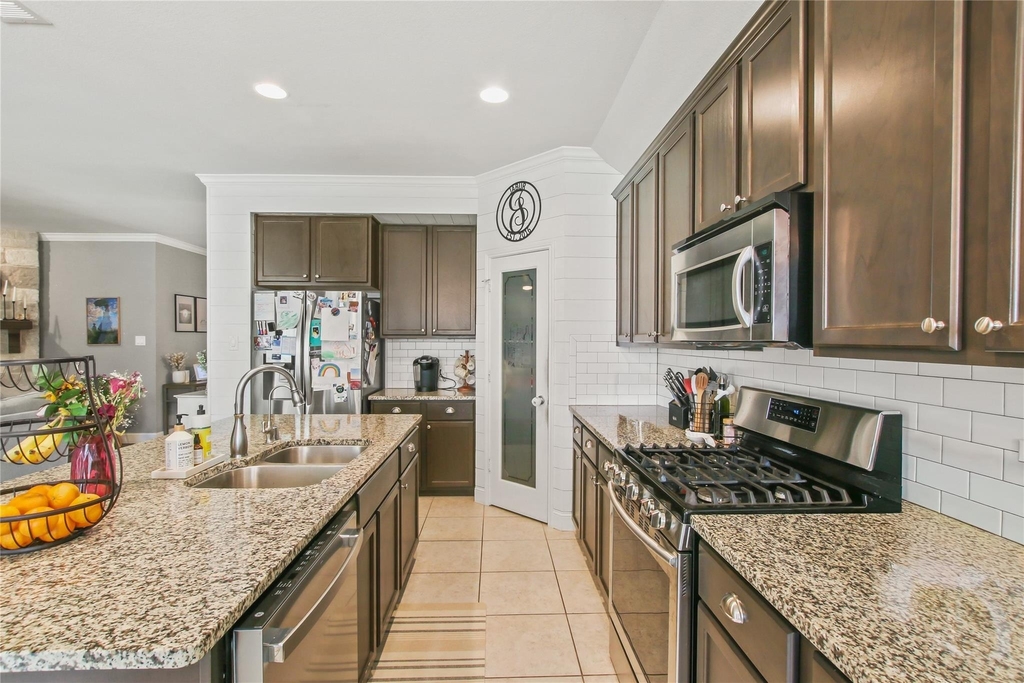 913 Freesia Drive - Photo 10