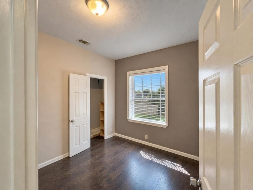 912 W Belt Line Road - Photo 5