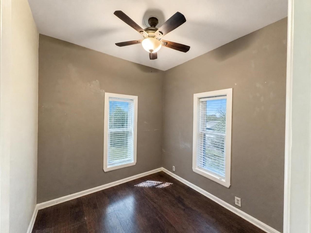 912 W Belt Line Road - Photo 8