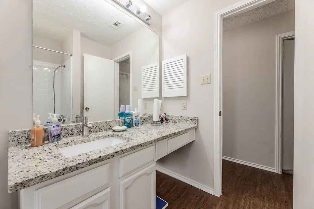 1328 Colmar Drive - Photo 3