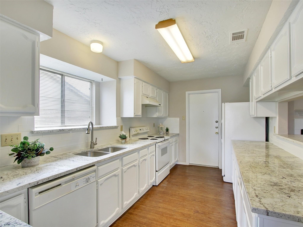 1328 Colmar Drive - Photo 2