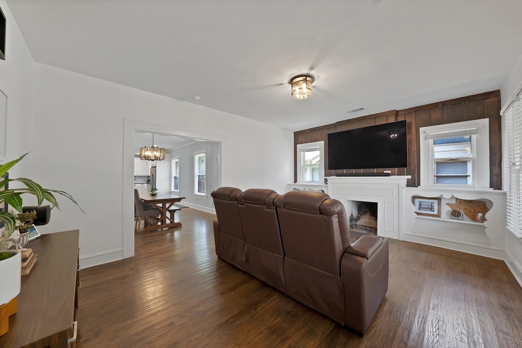 2305 W Rosedale Street S - Photo 3