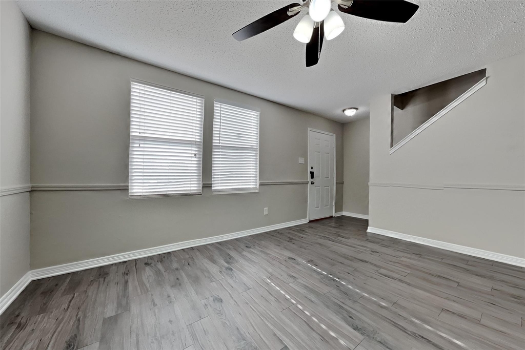 627 Almandora Drive - Photo 3