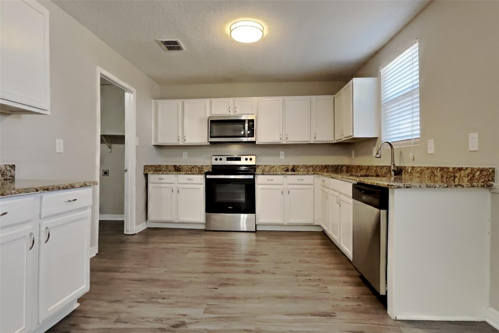 627 Almandora Drive - Photo 4