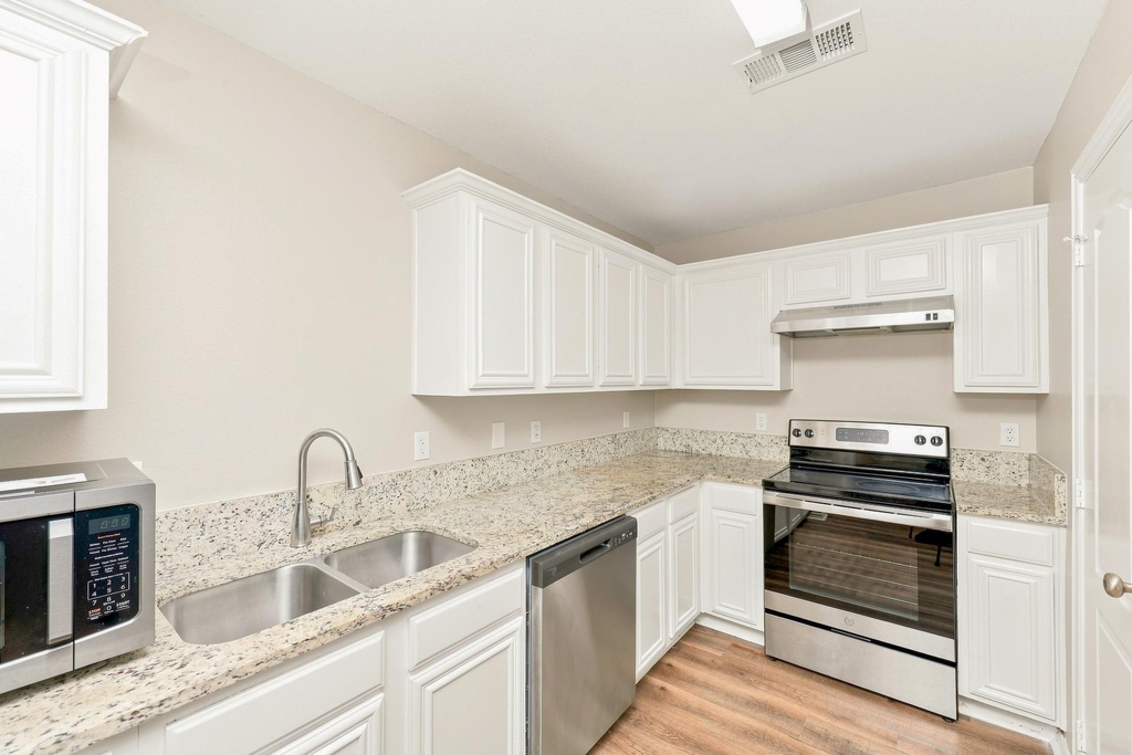 312 Ezekial Avenue - Photo 3