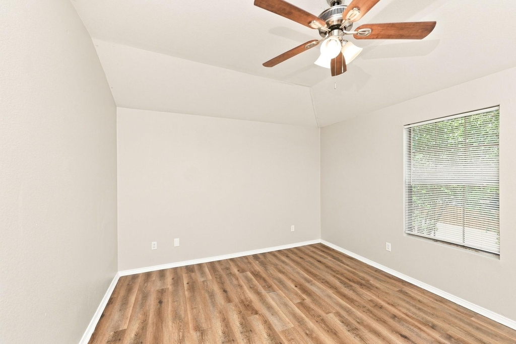 312 Ezekial Avenue - Photo 8