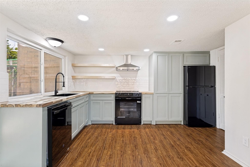 3110 Roundtree Lane - Photo 11