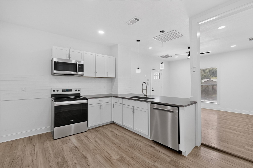 2609 Avenue G - Photo 10