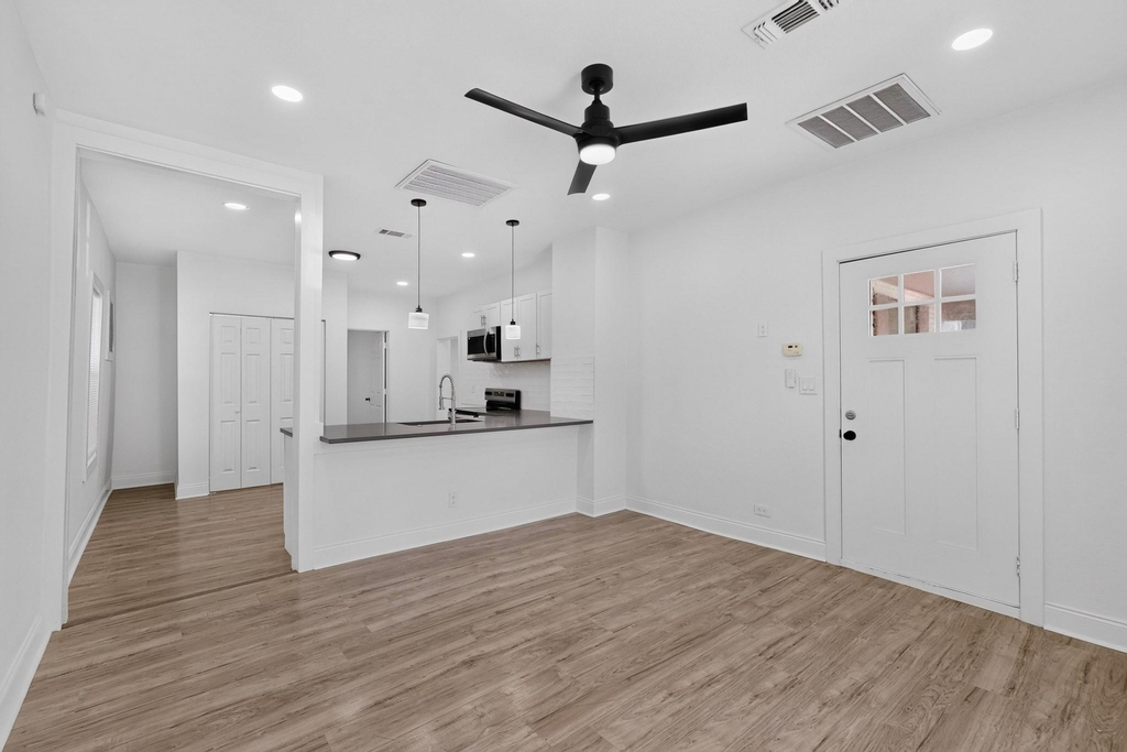 2609 Avenue G - Photo 6