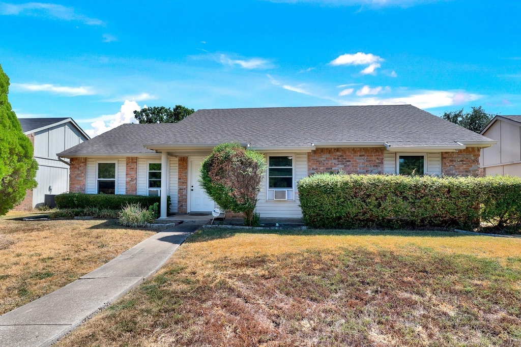 108 Kingsbridge Drive - Photo 1