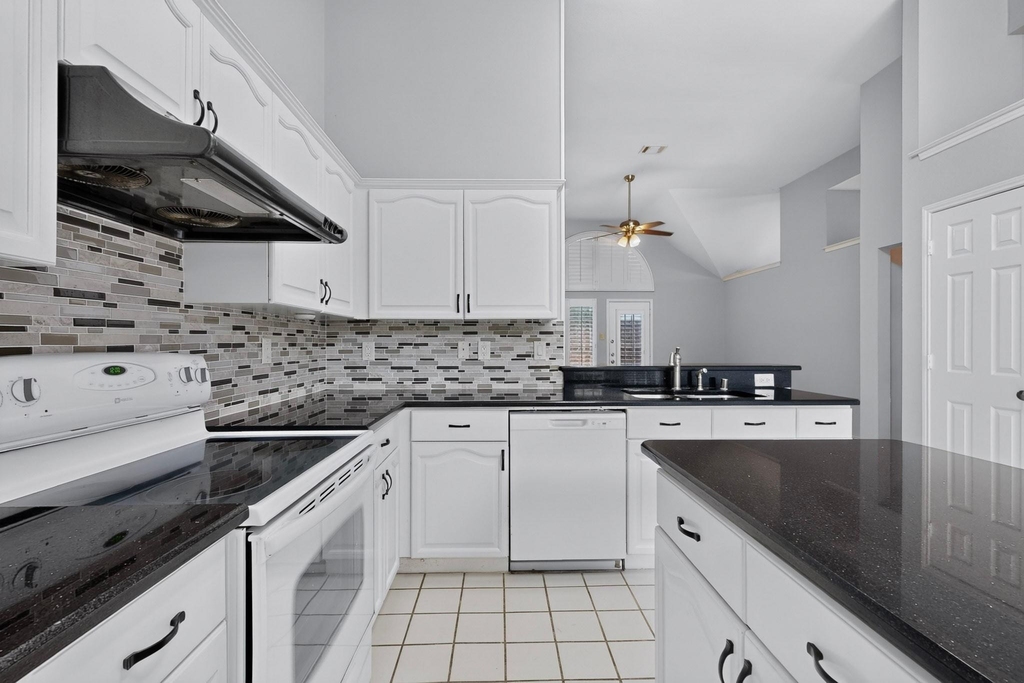 2702 Garden Springs Drive - Photo 15