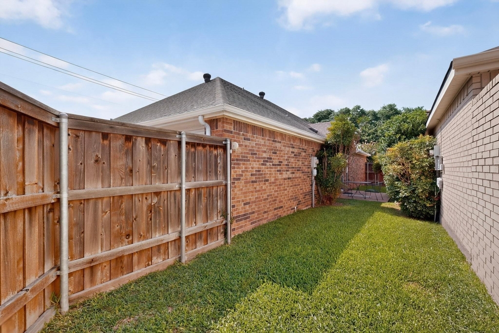 2702 Garden Springs Drive - Photo 33