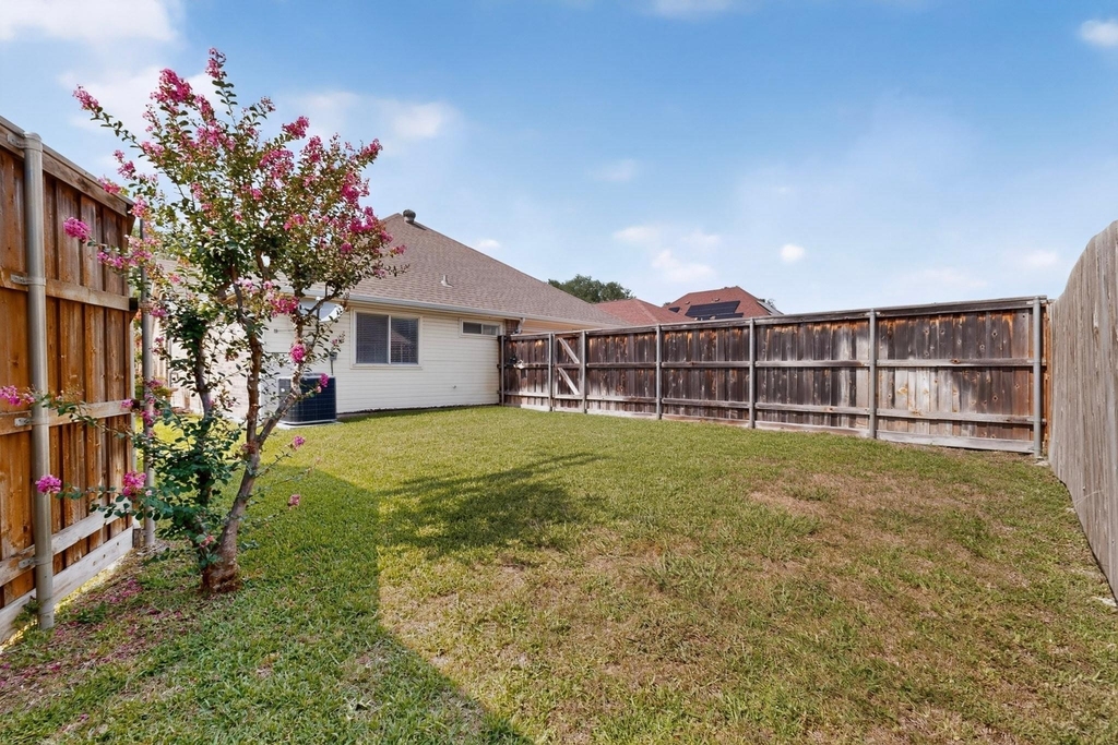 2702 Garden Springs Drive - Photo 32