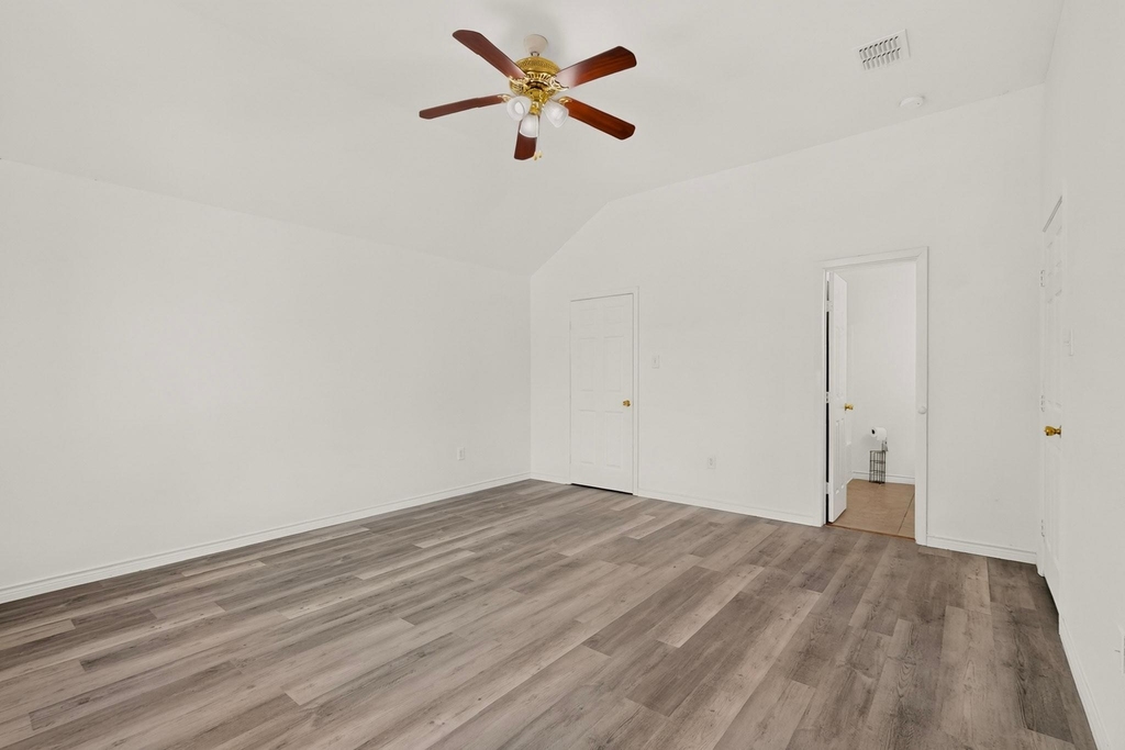 1512 Rowan Avenue - Photo 20
