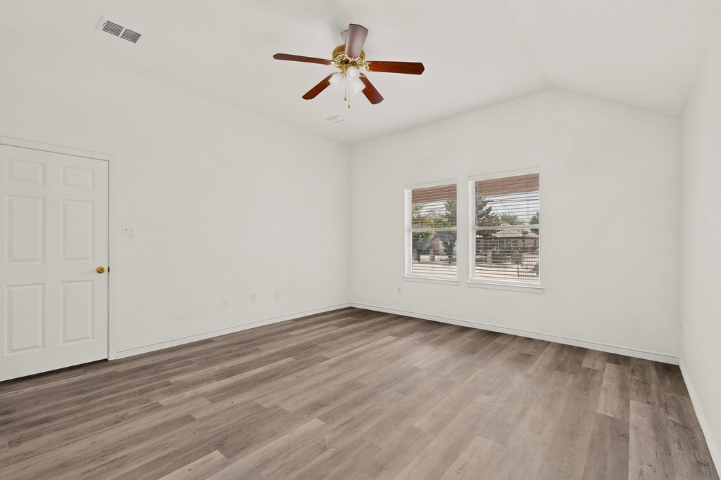1512 Rowan Avenue - Photo 18